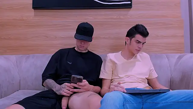 Snapshot of junior_friendss chatting on 01/17/26, 08:56 junior friendss online show from 01/17/26, 08:56