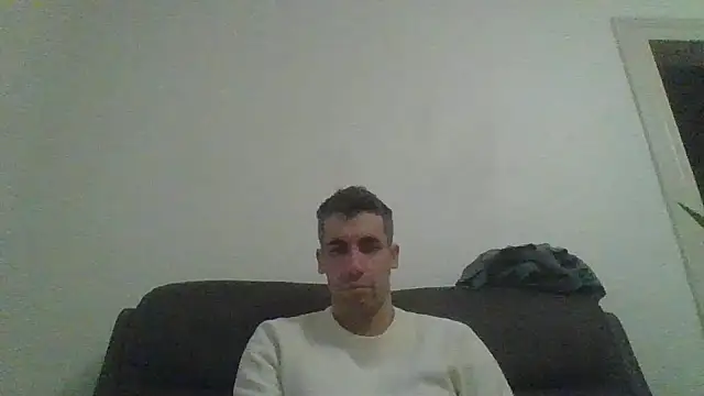 Snapshot of JulioIsHere4you chatting on 12/16/25, 07:57 JulioIsHere4you online show from 12/16/25, 07:57