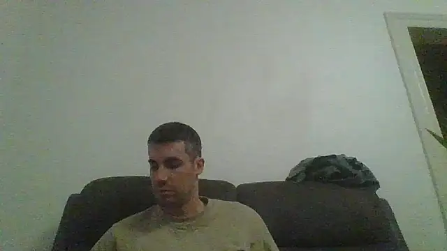 Snapshot of JulioIsHere4you chatting on 12/16/25, 09:20 JulioIsHere4you online show from 12/16/25, 09:20