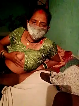 CUTE-004 online show from 10/01/25, 03:51