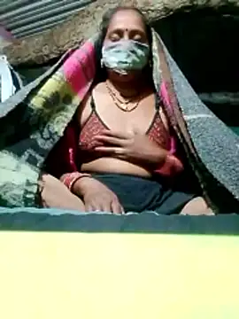 CUTE-004 online show from 11/12/25, 04:51