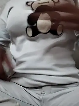 Janvi Jaitly online show from 10/25/25, 07:52