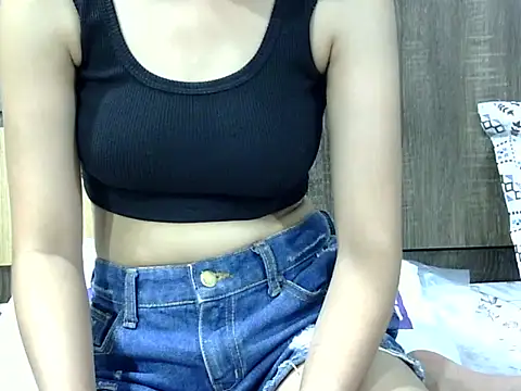 Snapshot of SEXYGUDIYA chatting on 09/18/25, 05:48 SEXYGUDIYA online show from 09/18/25, 05:48