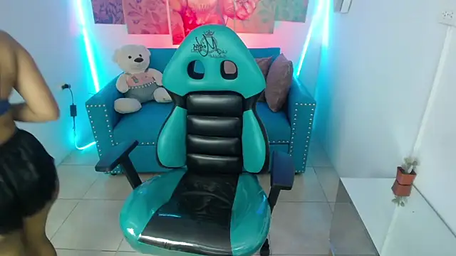 Ariannaa m online show from 11/19/25, 02:33