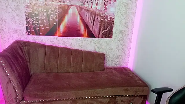 Ariannaa m online show from 11/28/25, 03:31