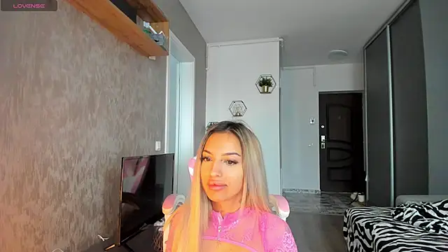 Snapshot of Anya_Belle chatting on 11/20/25, 08:47 Anya Belle online show from 11/20/25, 08:47