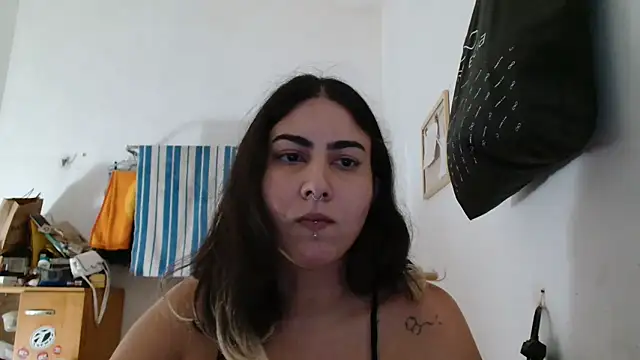 Snapshot of ApenasLys chatting on 11/15/25, 08:38 ApenasLys online show from 11/15/25, 08:38