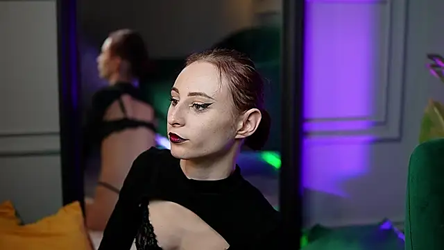 Snapshot of SaraiAngel chatting on 11/29/25, 09:18 SaraiAngel online show from 11/29/25, 09:18