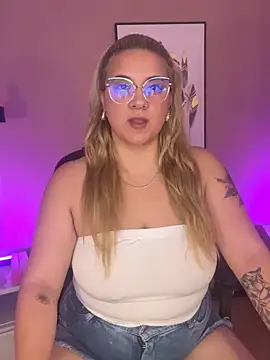 hollie joliie online show from 09/25/25, 11:58