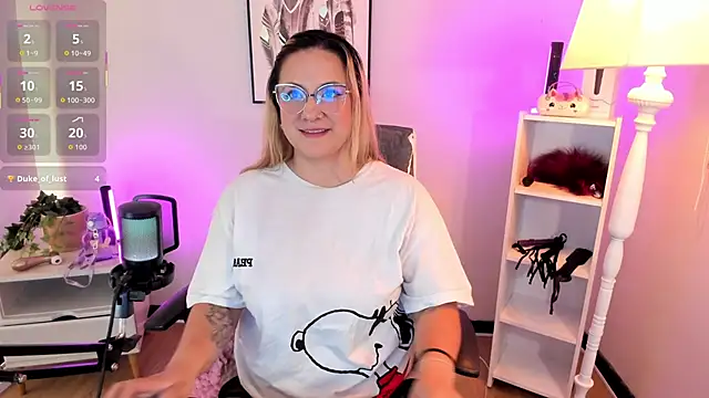 Snapshot of hollie_joliie chatting on 03/31/26, 12:16 hollie joliie online show from 03/31/26, 12:16