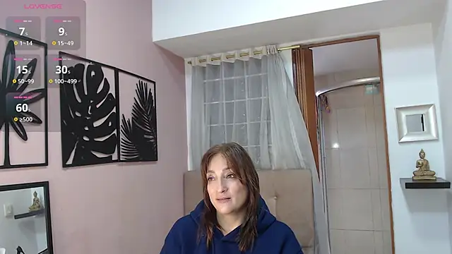 Snapshot of amara_rousse1 chatting on 11/06/25, 12:50 amara rousse1 online show from 11/06/25, 12:50