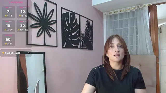 Snapshot of amara_rousse1 chatting on 11/25/25, 01:00 amara rousse1 online show from 11/25/25, 01:00