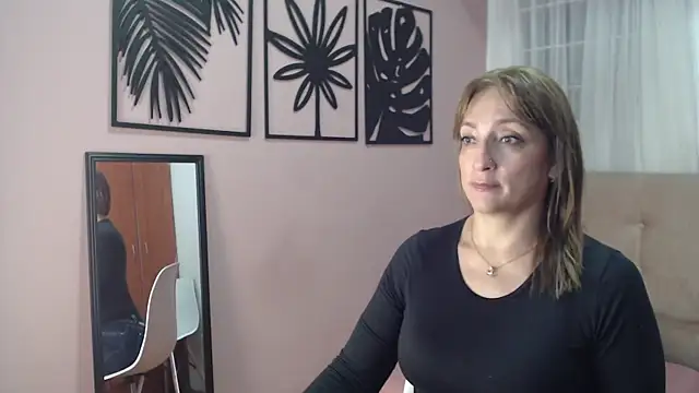 Snapshot of amara_rousse1 chatting on 06/27/26, 01:06 amara rousse1 online show from 06/27/26, 01:06