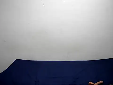 Snapshot of Littlebunny33 chatting on 09/08/25, 05:45 Littlebunny33 online show from 09/08/25, 05:45