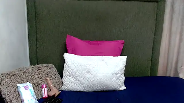 Snapshot of Littlebunny33 chatting on 10/04/25, 09:18 Littlebunny33 online show from 10/04/25, 09:18