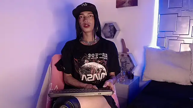 Trinity Knox online show from 10/20/25, 03:56