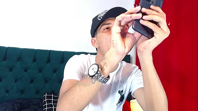 Ariatnaanddilan online show from 10/11/25, 12:21