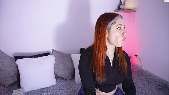 Snapshot of SophiieCumsx chatting on 10/08/25, 03:42 SophiieCumsx online show from 10/08/25, 03:42