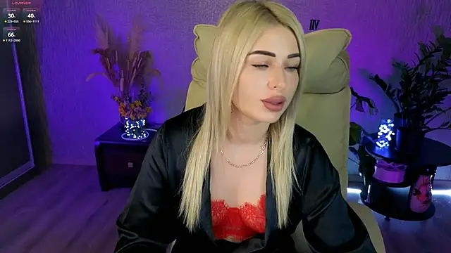 NikkiiStill online show from 05/03/26, 02:28