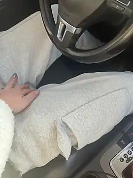 Snapshot of MiriandZacki chatting on 12/19/25, 10:44 MiriandZacki online show from 12/19/25, 10:44