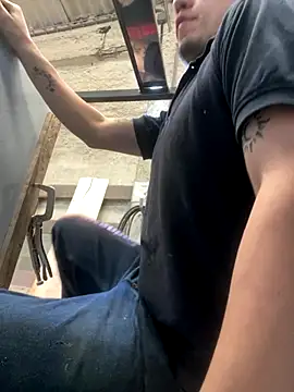 True Di online show from 12/18/25, 04:24