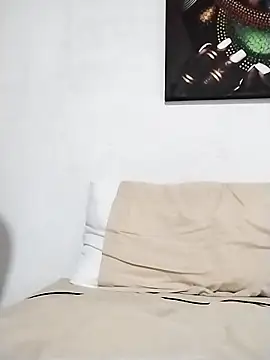 Snapshot of latinblack16 chatting on 10/24/25, 03:25 latinblack16 online show from 10/24/25, 03:25