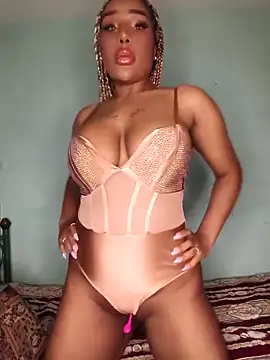 Snapshot of Queen_Amara chatting on 09/27/25, 01:21 Queen Amara online show from 09/27/25, 01:21