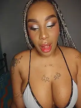 Queen Amara online show from 06/13/26, 04:21