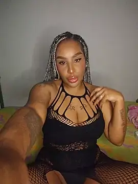 Queen Amara online show from 06/19/26, 04:17