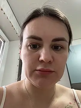 Snapshot of Risky-Flower chatting on 10/17/25, 11:46 Risky-Flower online show from 10/17/25, 11:46