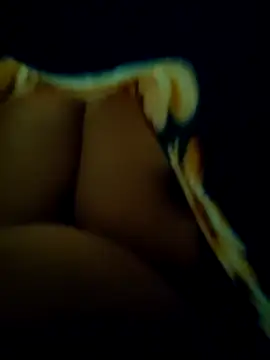 Snapshot of bitch-horny chatting on 11/25/25, 02:06 bitch-horny online show from 11/25/25, 02:06