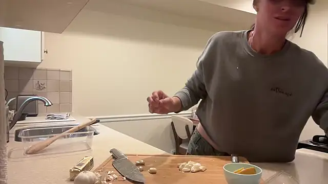 Snapshot of NurseStephania chatting on 09/27/25, 09:53 NurseStephania online show from 09/27/25, 09:53