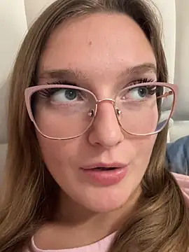 Snapshot of Bellatrisssaa chatting on 10/02/25, 06:15 Bellatrisssaa online show from 10/02/25, 06:15