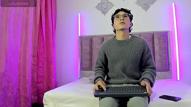 Snapshot of 0anonimo_bottom1 chatting on 09/15/25, 12:38 0anonimo bottom1 online show from 09/15/25, 12:38