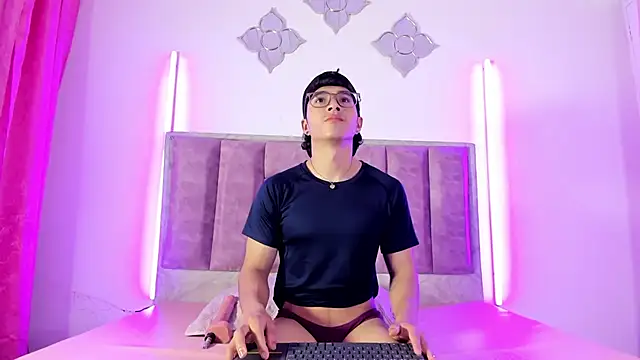 Snapshot of 0anonimo_bottom1 chatting on 09/16/25, 06:42 0anonimo bottom1 online show from 09/16/25, 06:42