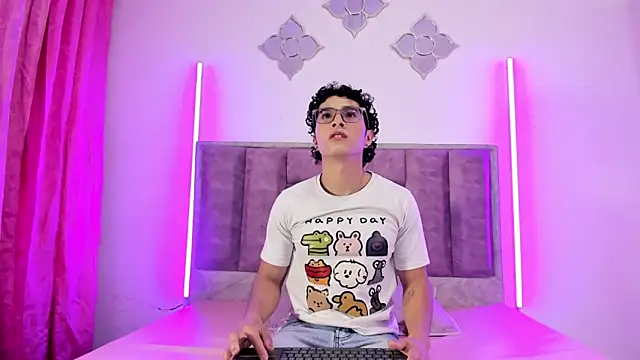 Snapshot of 0anonimo_bottom1 chatting on 09/17/25, 01:02 0anonimo bottom1 online show from 09/17/25, 01:02