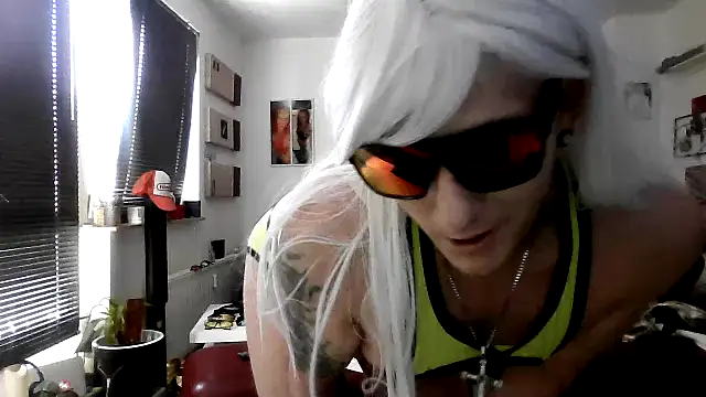 hellgirl1980 online show from 09/22/25, 11:23