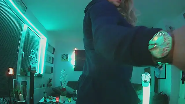 hellgirl1980 online show from 10/22/25, 08:08