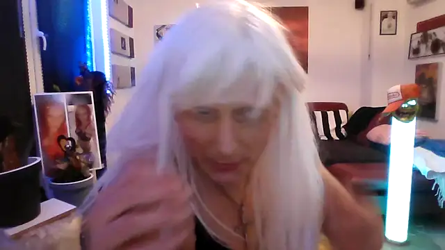 hellgirl1980 online show from 10/31/25, 02:12