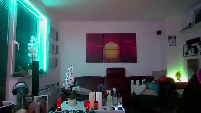 hellgirl1980 online show from 11/19/25, 11:05