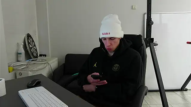 Snapshot of Ryan_Dozer chatting on 11/30/25, 07:12 Ryan Dozer online show from 11/30/25, 07:12