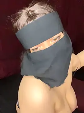 Snapshot of RooVaaN-Xx chatting on 09/17/25, 09:44 RooVaaN-Xx online show from 09/17/25, 09:44