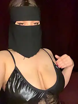 Snapshot of RooVaaN-Xx chatting on 10/17/25, 03:10 RooVaaN-Xx online show from 10/17/25, 03:10