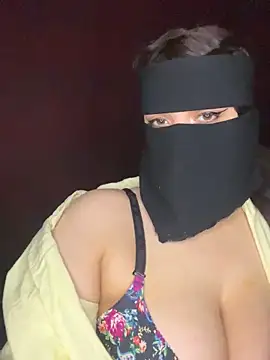 Snapshot of RooVaaN-Xx chatting on 10/19/25, 03:01 RooVaaN-Xx online show from 10/19/25, 03:01