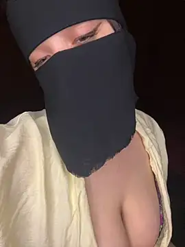 Snapshot of RooVaaN-Xx chatting on 10/23/25, 07:01 RooVaaN-Xx online show from 10/23/25, 07:01