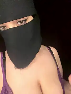 Snapshot of RooVaaN-Xx chatting on 01/09/26, 06:31 RooVaaN-Xx online show from 01/09/26, 06:31