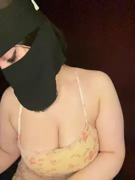 Snapshot of RooVaaN-Xx chatting on 02/13/26, 12:39 RooVaaN-Xx online show from 02/13/26, 12:39