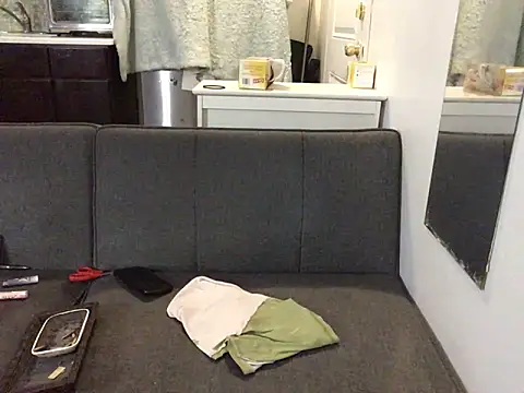 littyleesh1 online show from 10/19/25, 05:30