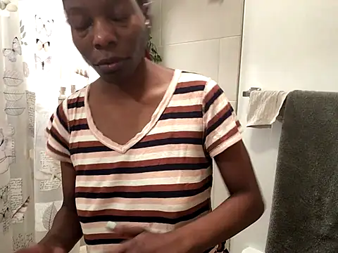 littyleesh1 online show from 11/23/25, 01:33