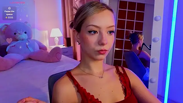 LumMina online show from 04/15/26, 03:13